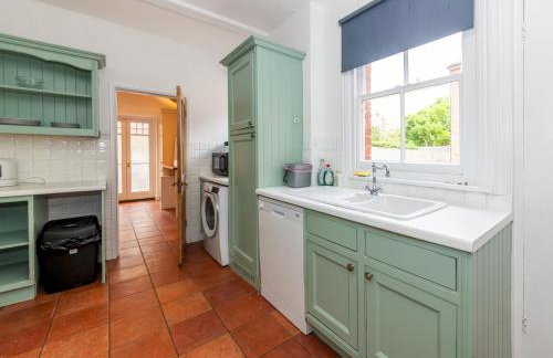 Central Caversham Traditional English House Pass the Keys - Photo 7