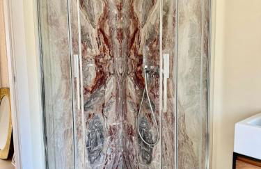 Top floor design apt, 3bd, 2bt! - Photo 21