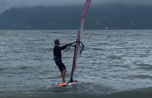 Praia das Cigarras São Sebastião a 50 metros da praia - Wi-Fi - 500 Mega - Foto 38