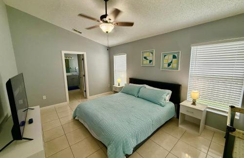 Grand Deluxe Pines 3BR Pool Home near Disney - Foto 27