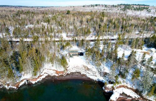 Waterfront Lake Superior Cabin Fire Pit and More! - Foto 45