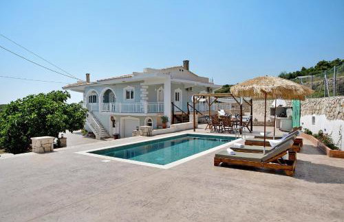 Christine's House - Photo 1