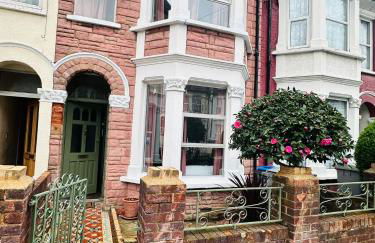 Charming, Renovated Residence in Willesden Green - Foto 27