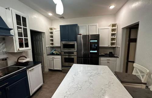 Farmhouse Oasis w Pool Heated Spa Treehouse and Game Room Located Centrally off I-4 - Foto 14