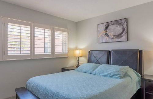 Amazing water front view home newly renovated 3BD 2BTH - Foto 26