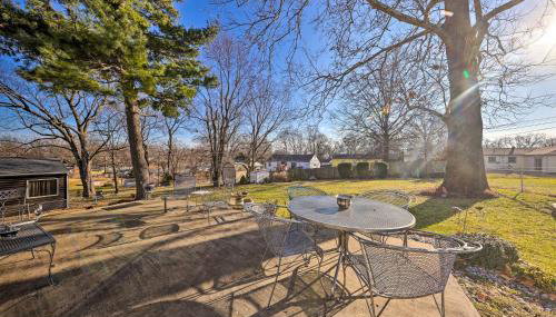 Cozy Kansas City Home w/ Yard - 9 Mi to Dtwn! - Photo 2