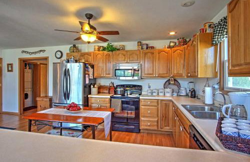 Waterfront Vandalia House with Dock on Donnell Lake! - Foto 6