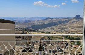 Modern Hillside Retreat with Panoramic Views - Foto 32