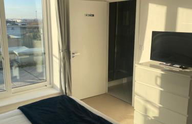 2BR 2BA Top Floor Penthouse Apartment in RG2 - Ideal for Business Travellers & Contractors, Free Parking & Sleeps Up To 6 - Foto 9