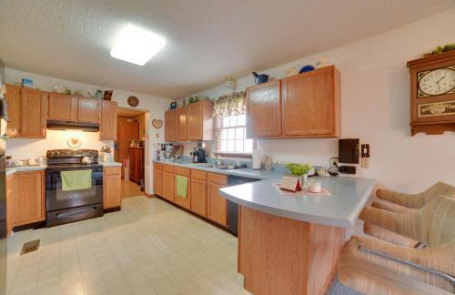 Peaceful Hazel Cottage with Deck and Yard! - Foto 9