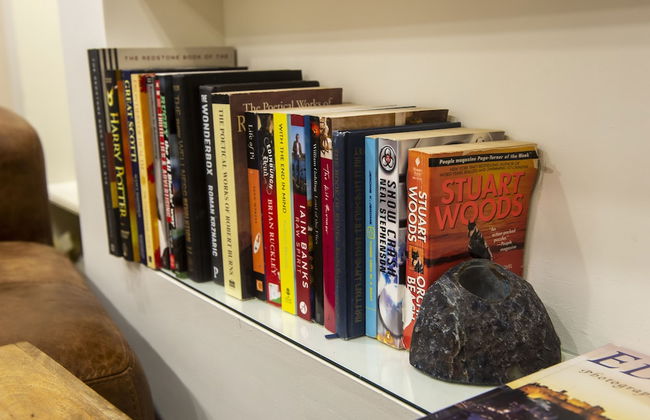 St Stephen Street Apartment - Photo 18