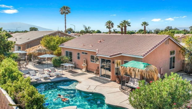 4BR Sanctuary w Retro Game Room Theater Pool Spa - Foto 3, Habitación