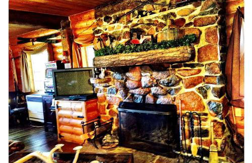 Grand Rustic Cabin Rental with Private Hot Tub near Escondido, California - Foto 10