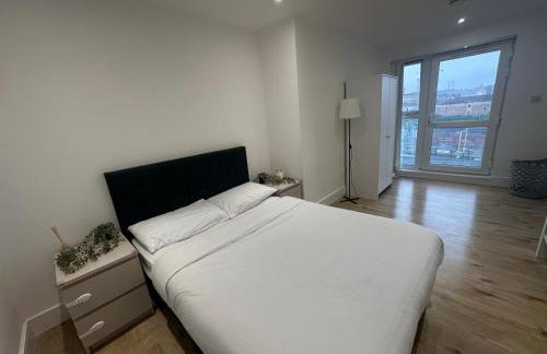 London Luton Airport Luxury Midland Apartments - GATED PARKING - Balcony - Sleeps 4 - Foto 2