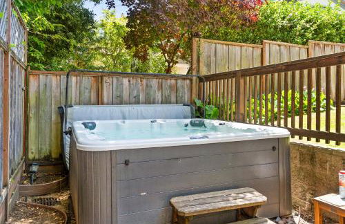 Gorgeous Santa Cruz Villa - Modern Beachside Paradise with NEW Hot Tub & Fast Wi-Fi - Foto 5