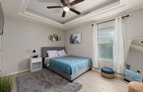 Cozy 3 Bed 2 Bath Apartment, Near Shopping Plazas, Expressway and Free Parking - Photo 12