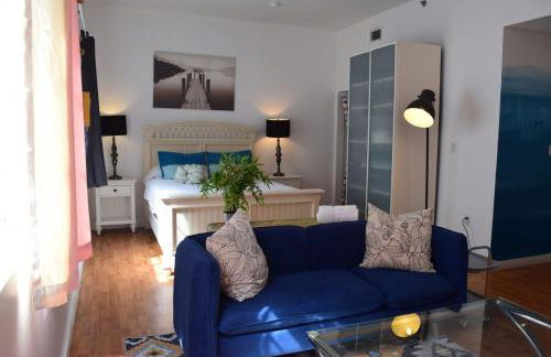 Light-Filled Apt Steps to Beach Convention Center - Foto 6