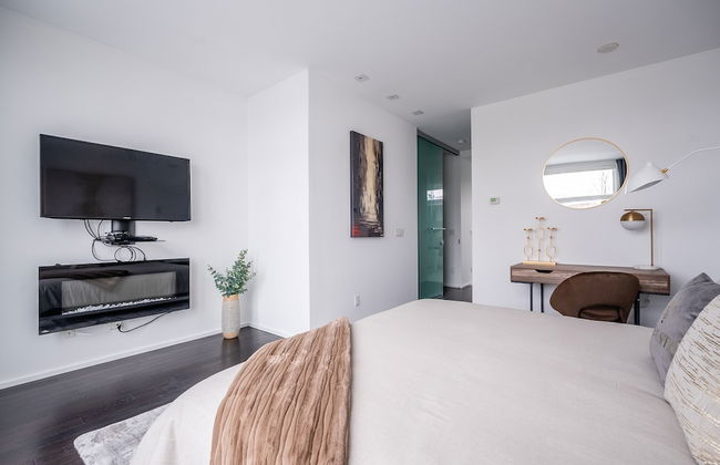 Luxury 4BR Townhouse in Downtown Toronto - Photo 14
