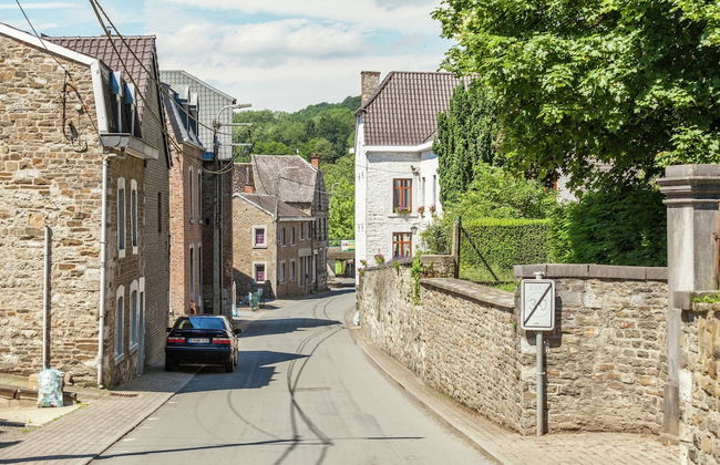 Spacious Holiday Home With Garden - Photo 47