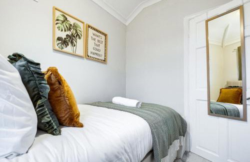 NEW 4 Beds Huge Driveway for LWBs Group Base Willenhall Bilston Junction 10 M6 A454 Keyway Junction A463- Wolverhampton Walsall--Bloxwich - I54 Business Park-Molineux Stadium - BY Samina - ARZ Stays - Regular Work & Long Stays Available - Foto 29