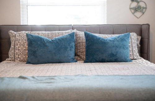 Wood Circle House - Dog Friendly with Fenced in Backyard - Foto 53