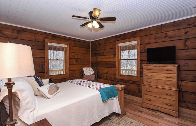 Deer Haven by Avantstay Cabin w/ Pond, Waterfall - Photo 17