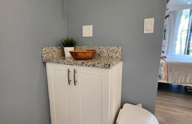 NEW Stunning Beachfront Condo at the Coral Beach - Foto 17