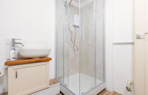 Cozy Studio Apartment Kenilworth, Free Parking, WIFI, Smart TV - Foto 10