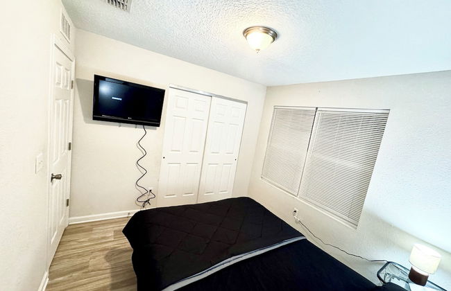 3 Bed Home 5 Mins to JAX Airport & Zoo - Foto 7