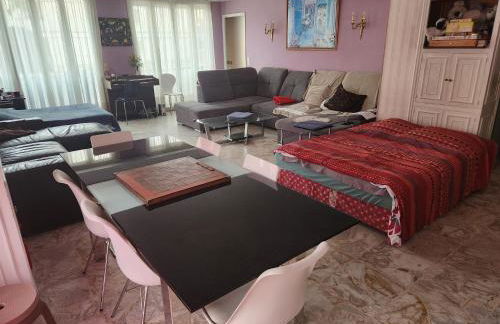 Big apart 140m2 5min walk to beach sea &Promenade 3 double rooms,big living room 42m2, 3 showers,9 beds, free parking - Photo 3