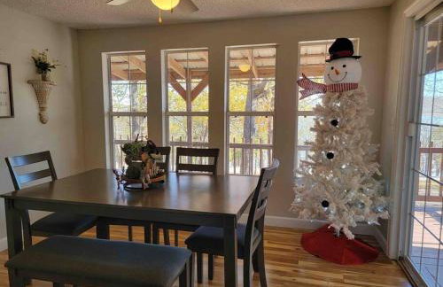 Gigi's Spacious Lakefront with Boat Ramp Access!! Newly Remodeled, Sleeps 8! - Foto 5