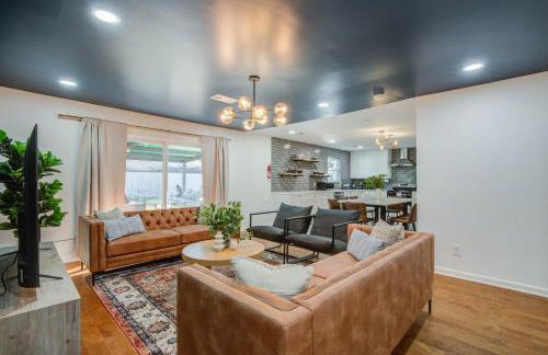 4-BD Mid-Modern Century with Firepit & Playground - Foto 6