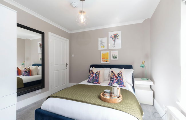 Elliot Oliver - Comfortable Five Bedroom Town Centre House With Garden & Garage - Foto 7