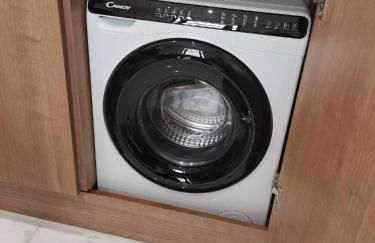 Modh Patras City Centre - Modern Design Oasis - Photo 17