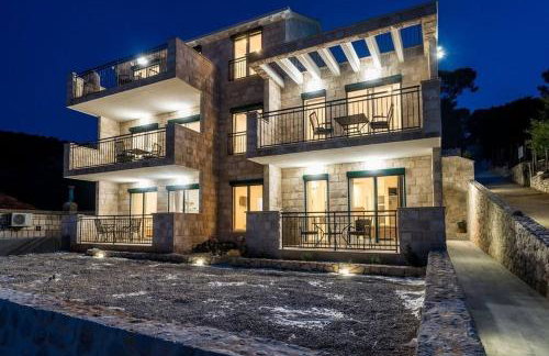 Family-friendly apartments with swimming pool Pomena, Mljet - 22317 - Photo 1