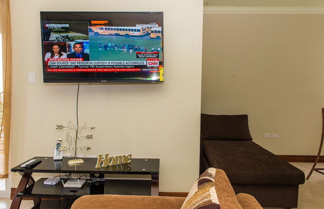 Kinsgton Modern Duplex Apartment with Pool - Foto 19