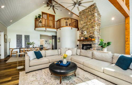 Stunning 4BR Retreat, Deck, Ping Pong, Near Marina - Foto 7