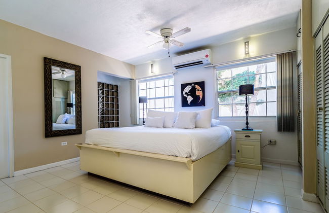 Large Villa With View! Private Pool Free Utilities! - Photo 3