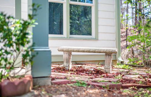 Cozy Industrial Kildaire Farms Home- near Downtown - Foto 3