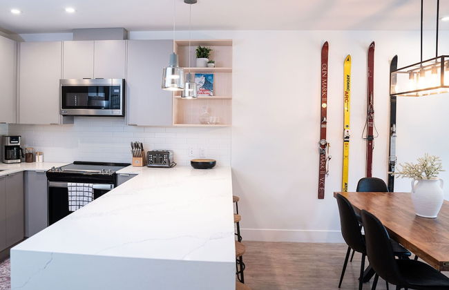 Huckin' Harry's by Revelstoke Vacations - Photo 13