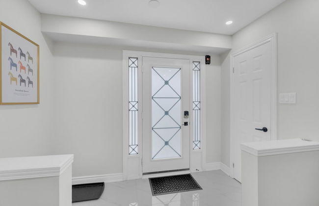 Beautiful House - On A Quiet Street - Photo 1