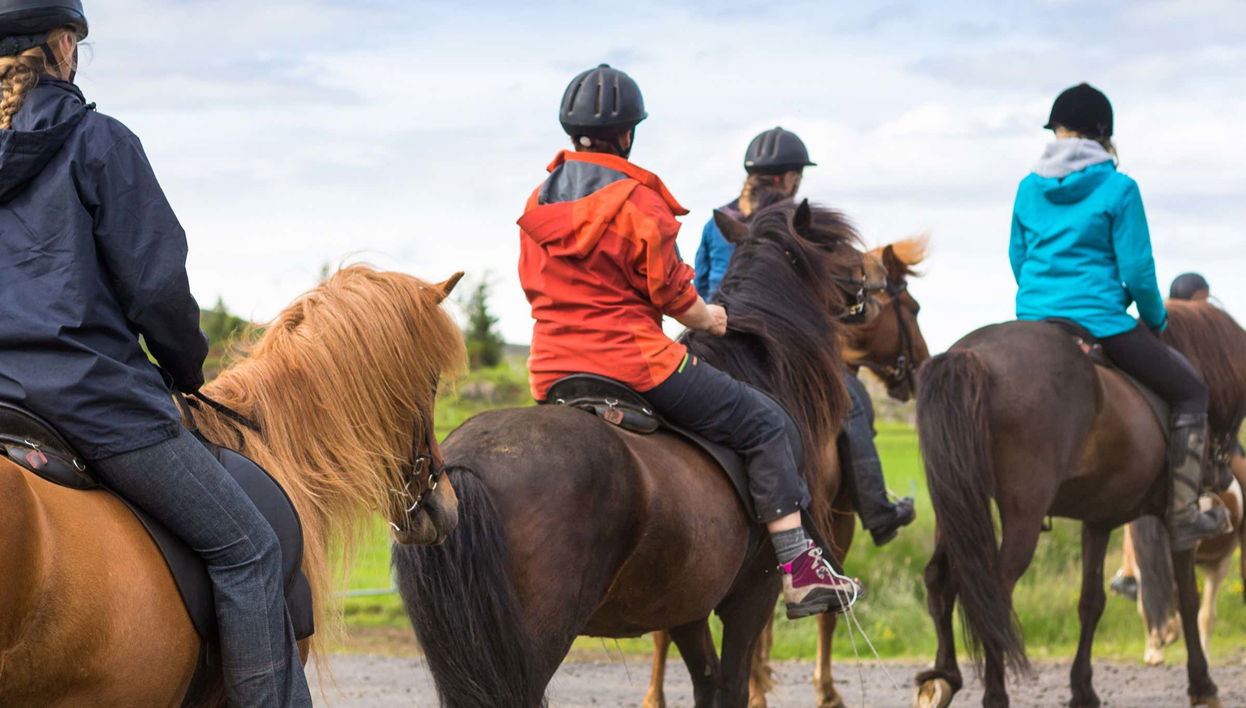 Paseo a caballo por las montañas de Hella