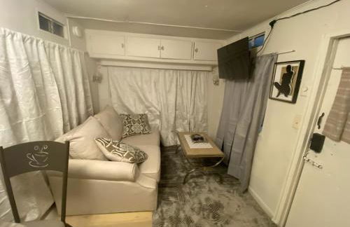 Cozy 1-bedroom mobile home with WiFi, AC in charming Silver City - Foto 8