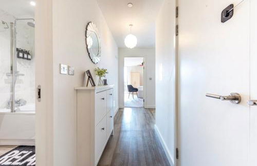 Stylish Skyline Apartment - 2 Bed, 2 Bath, Gym, Concierge in City Centre - Foto 20