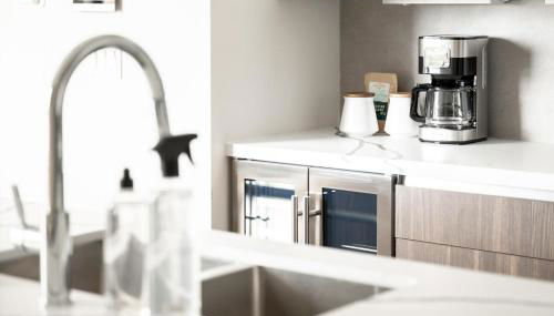 Contemporary Condo - Grill - Balcony - Tesoro - Foto 4