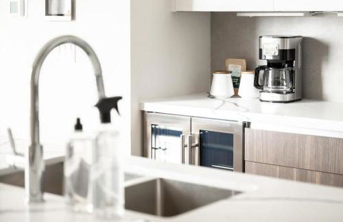 Contemporary Condo - Grill - Balcony - Tesoro - Foto 4