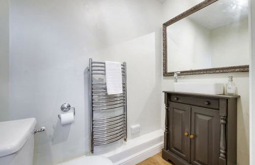 Charming Reigate Cottage Retreat - Foto 24