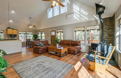 Peaceful Blue Ridge Cabin with Wraparound Deck! - Foto 8