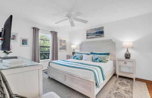 Corner Unit Updated And Near Lobby - Photo 2