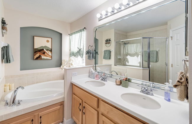 Amazing Vacation Home With Private Pool at Highland Reserve! - Photo 23